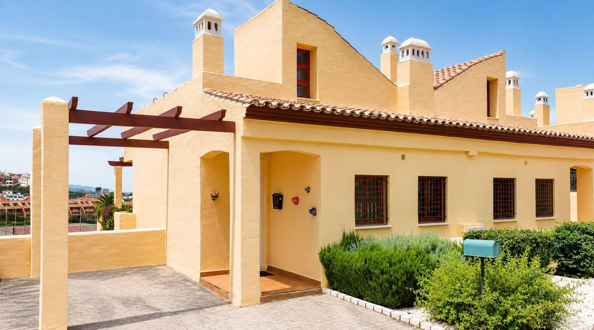 Villa Semi Detached in La Duquesa