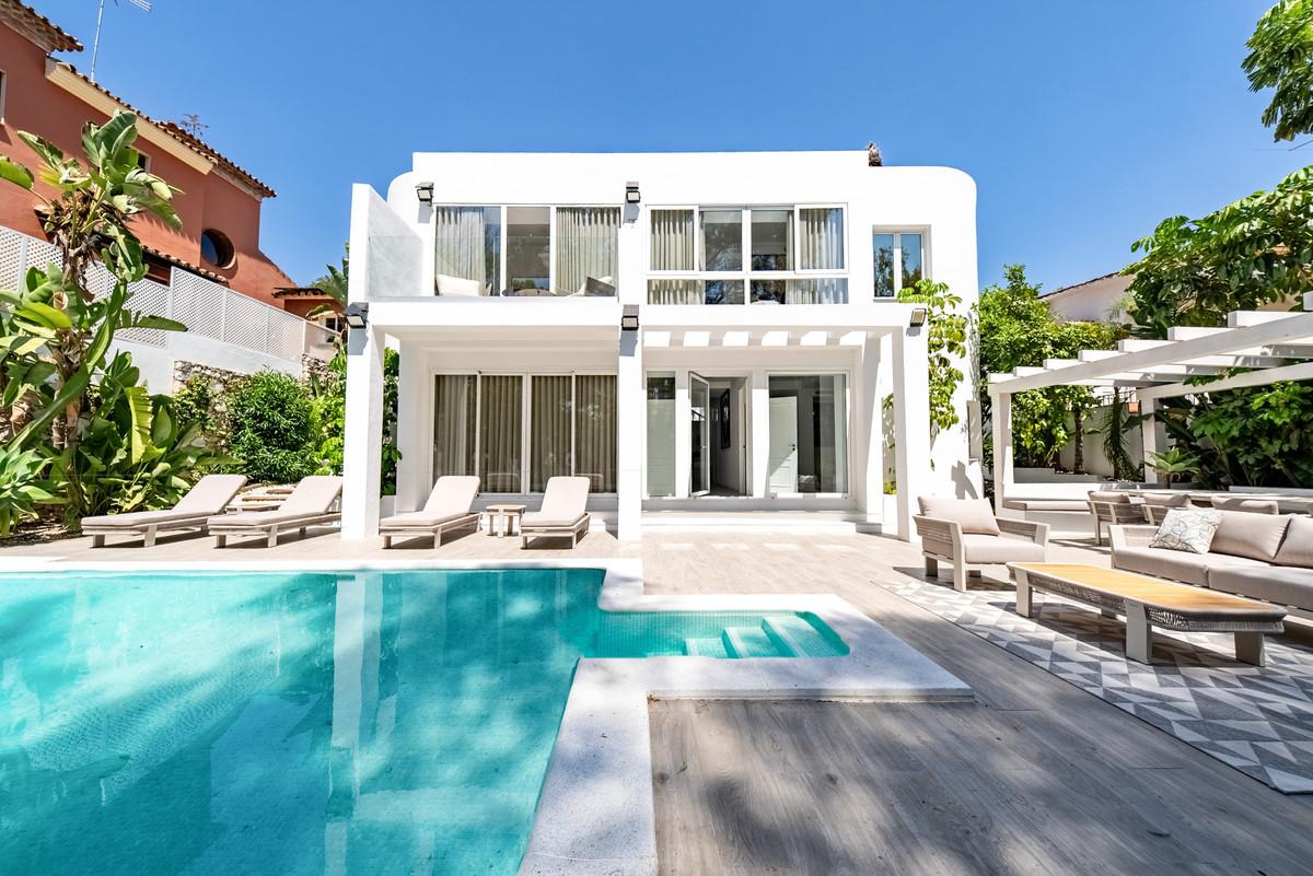 Villa Detached in Las Brisas
