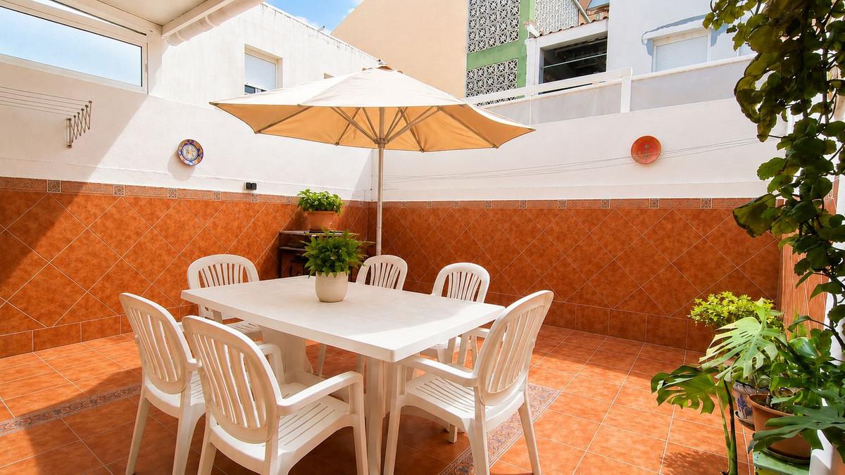 Townhouse Terraced in La L&iacute;nea