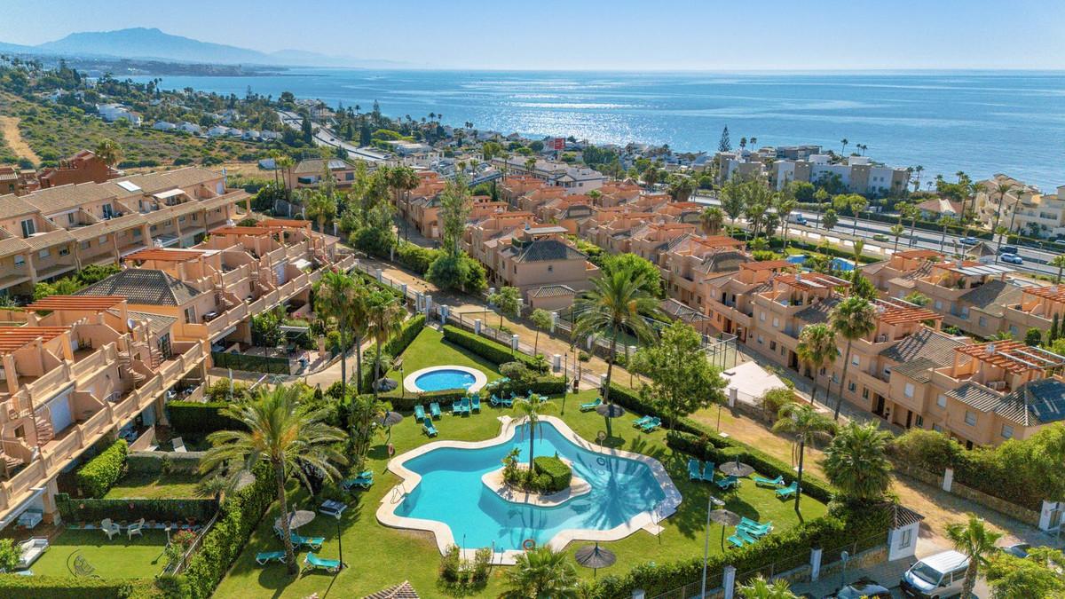 Villa Semi Detached in Estepona