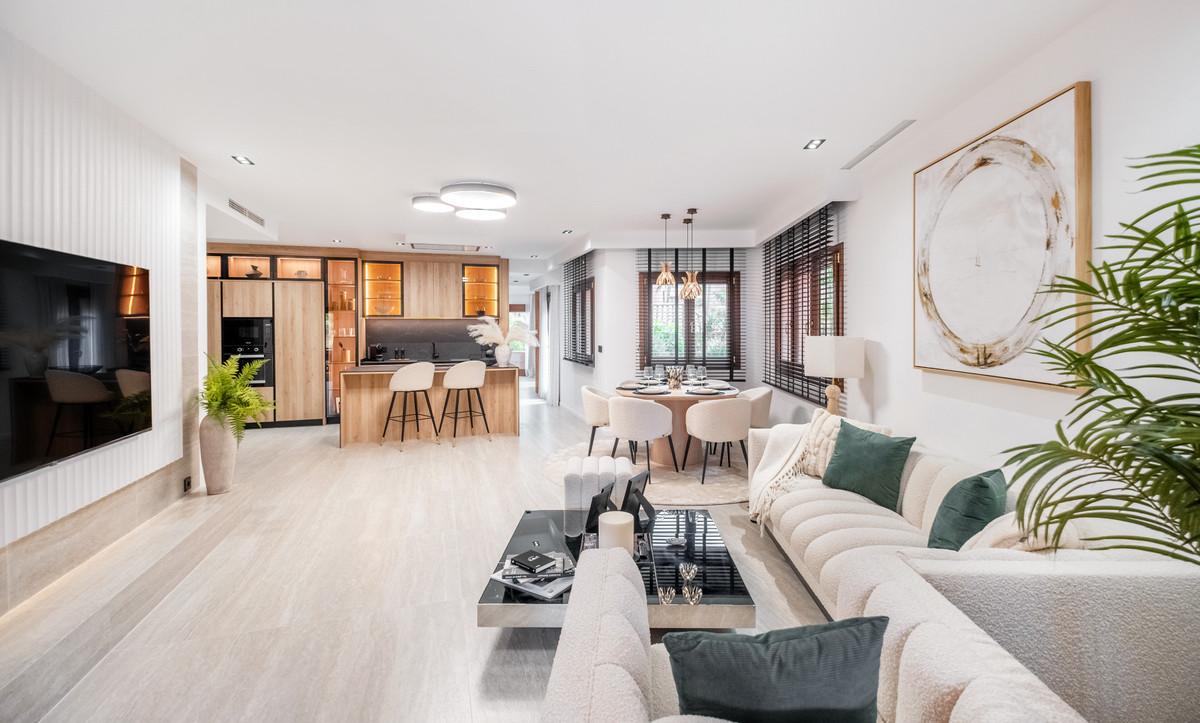 Apartment Middle Floor in Estepona