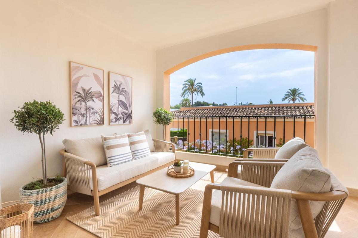 Apartment Middle Floor in Nueva Andaluc&iacute;a
