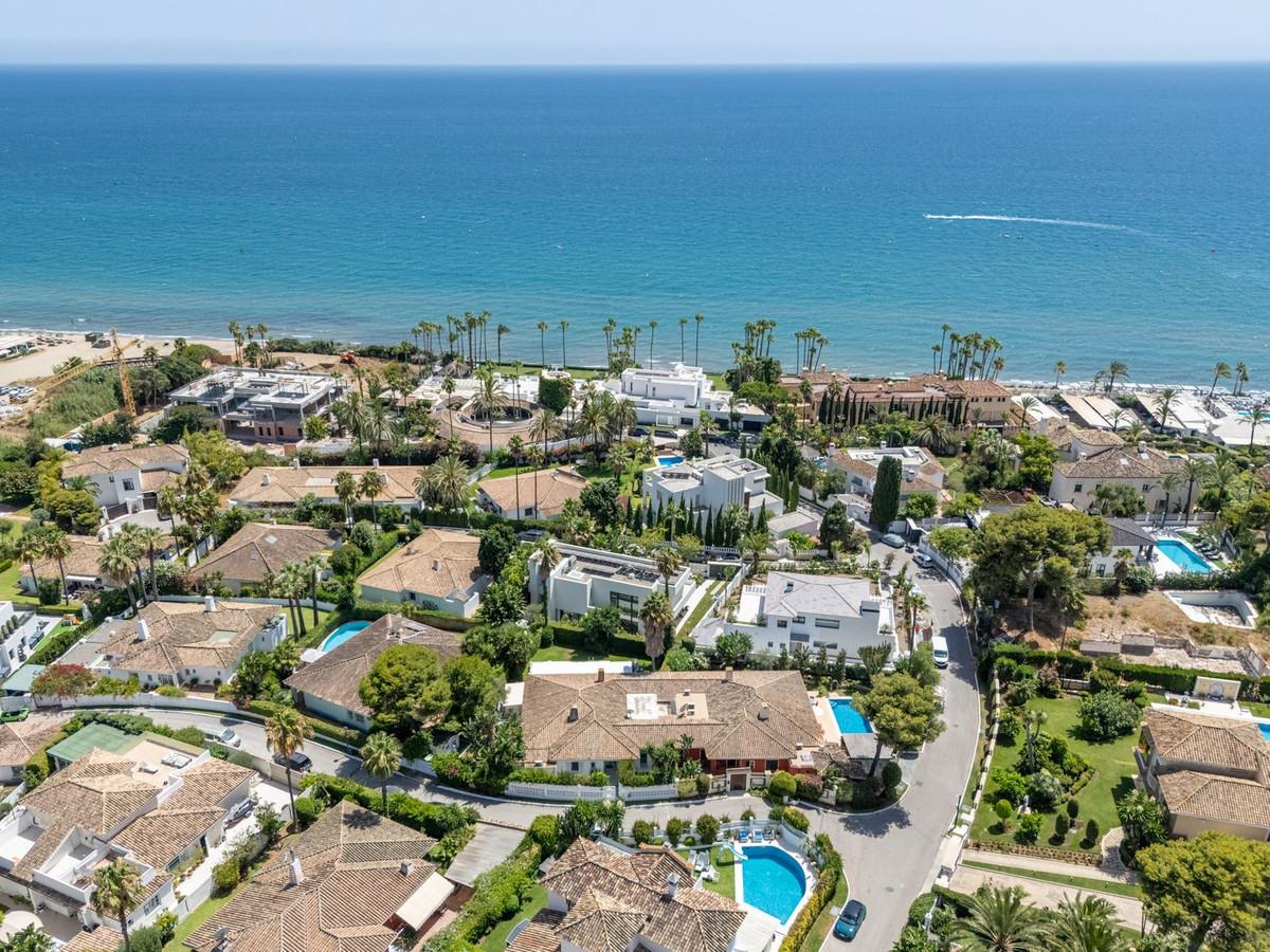 Villa Semi Detached in Los Monteros
