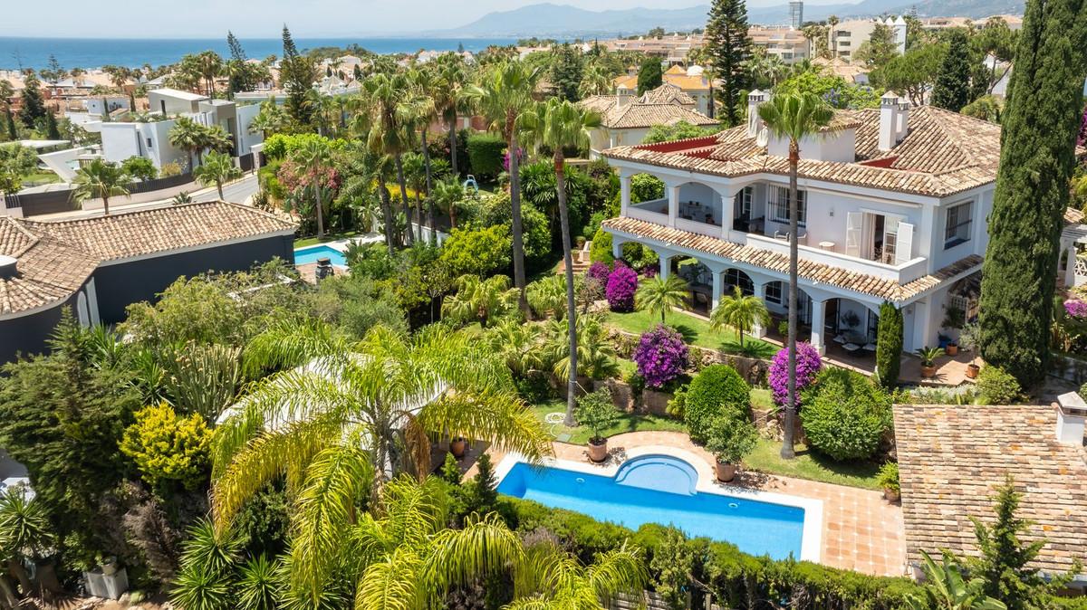 Villa Detached in Bah&iacute;a de Marbella