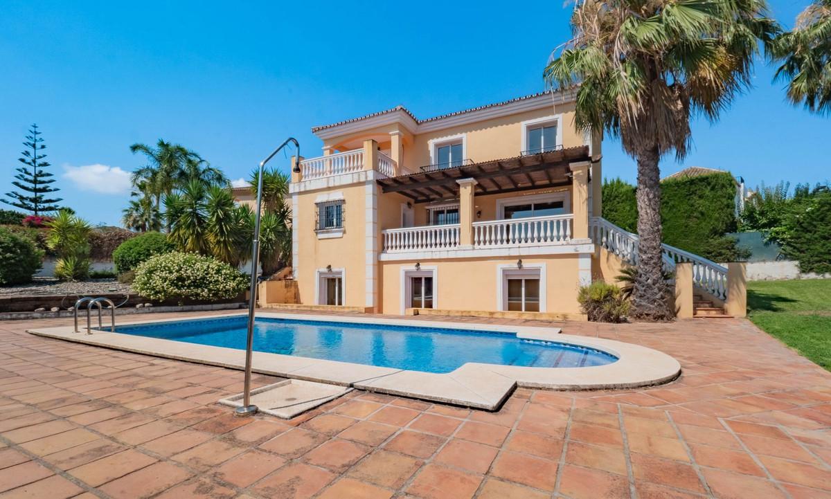Villa Detached in Co&iacute;n