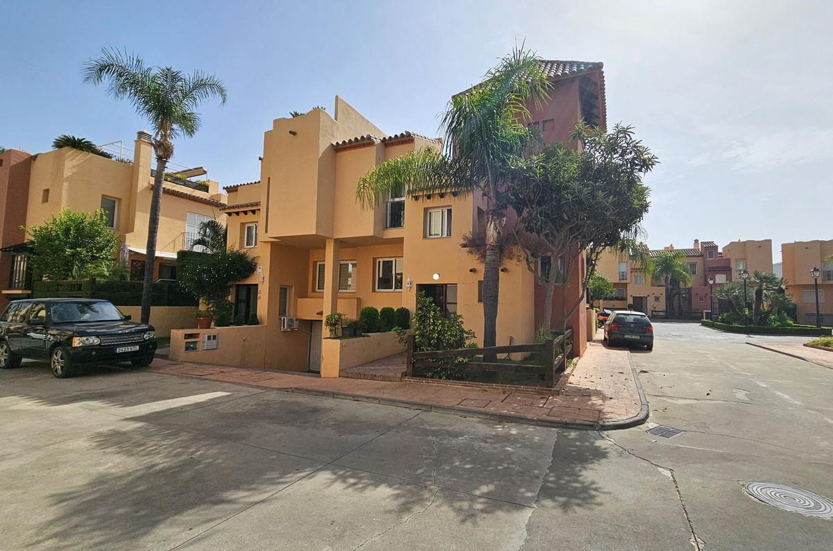 Townhouse Terraced in Nueva Andaluc&iacute;a