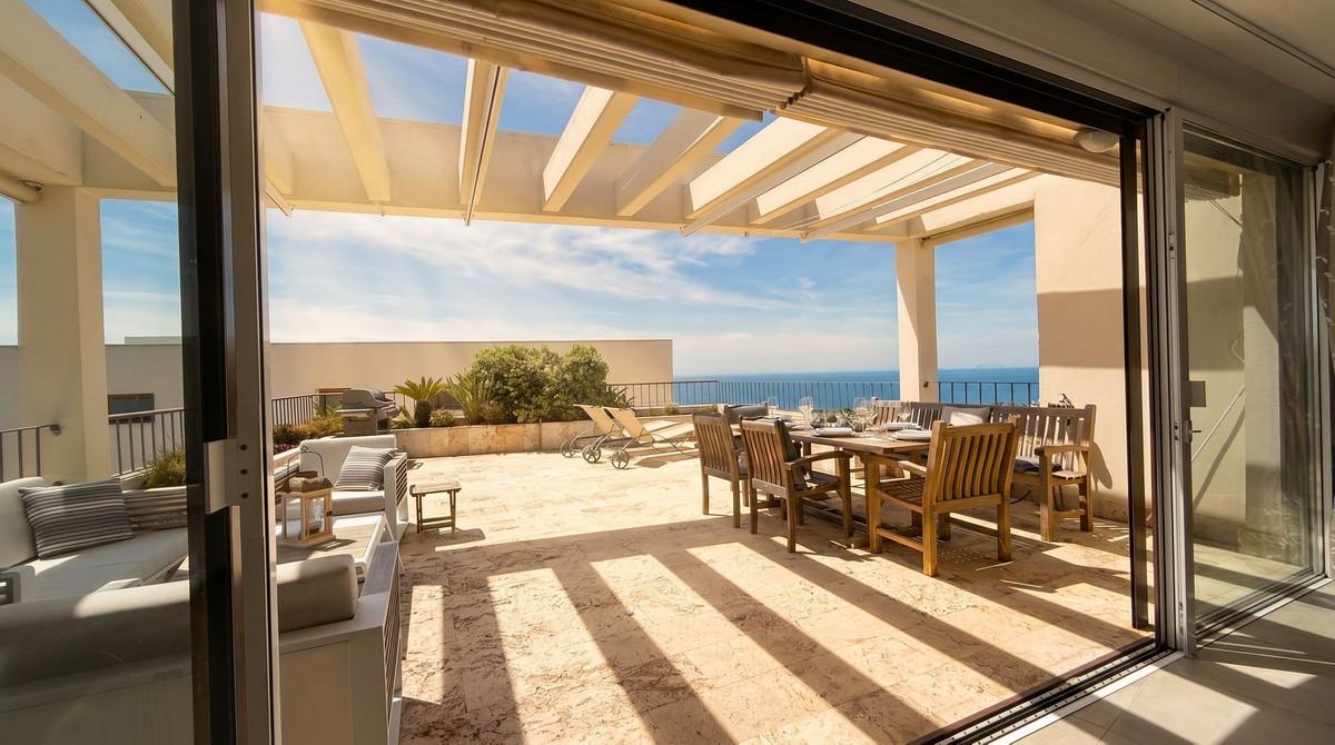 Apartment Penthouse in Altos de los Monteros