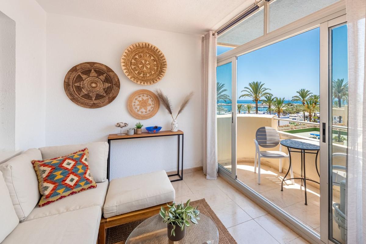 Apartment Middle Floor in Estepona