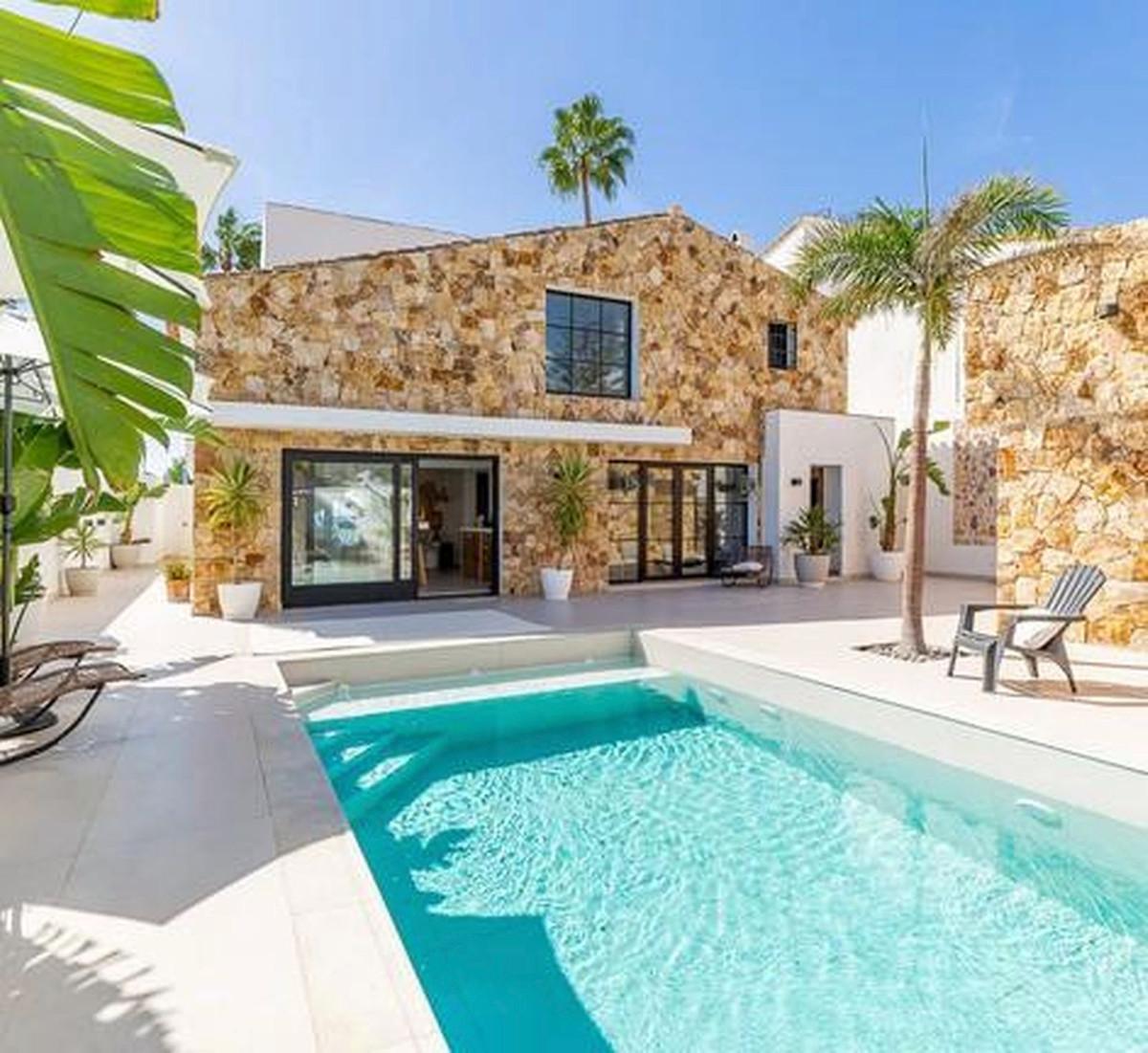 Villa Detached in Estepona