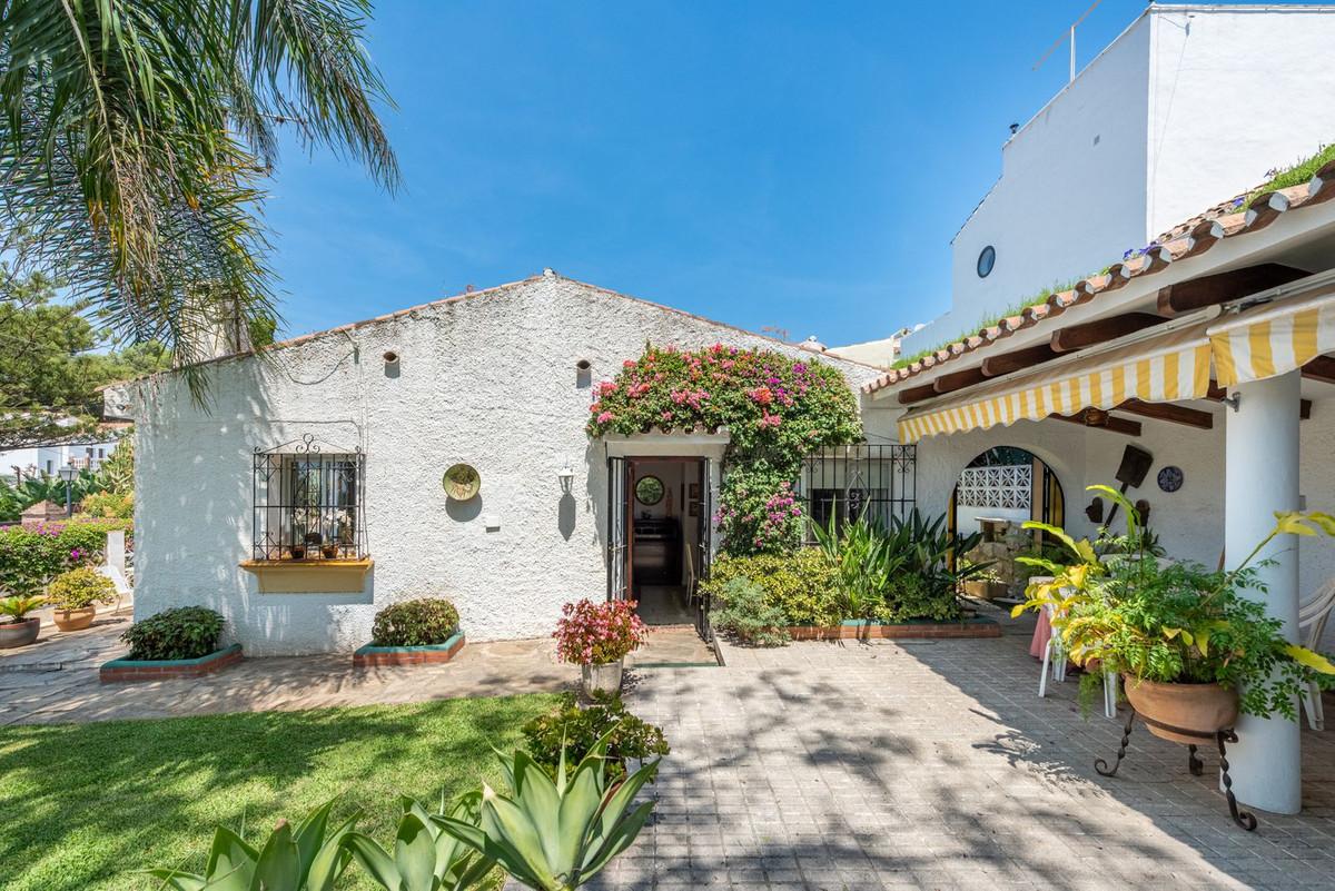 Villa Detached in Nueva Andaluc&iacute;a