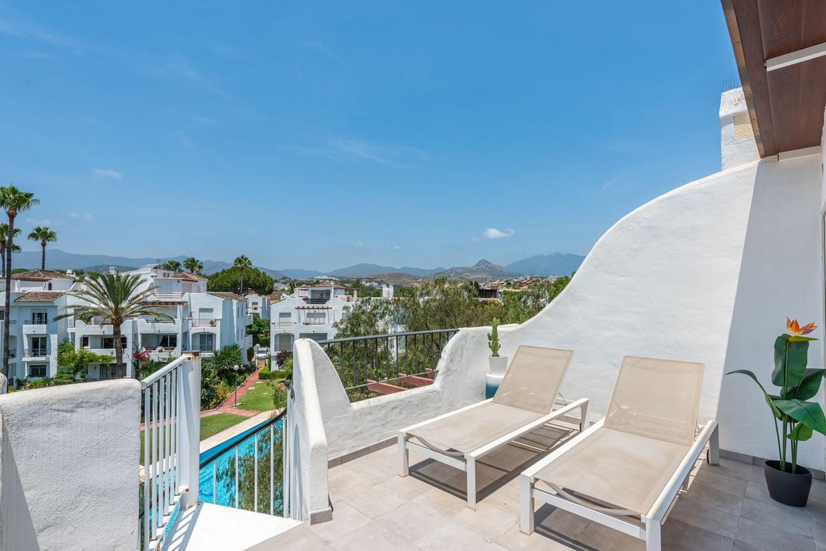 Apartment Penthouse in Estepona