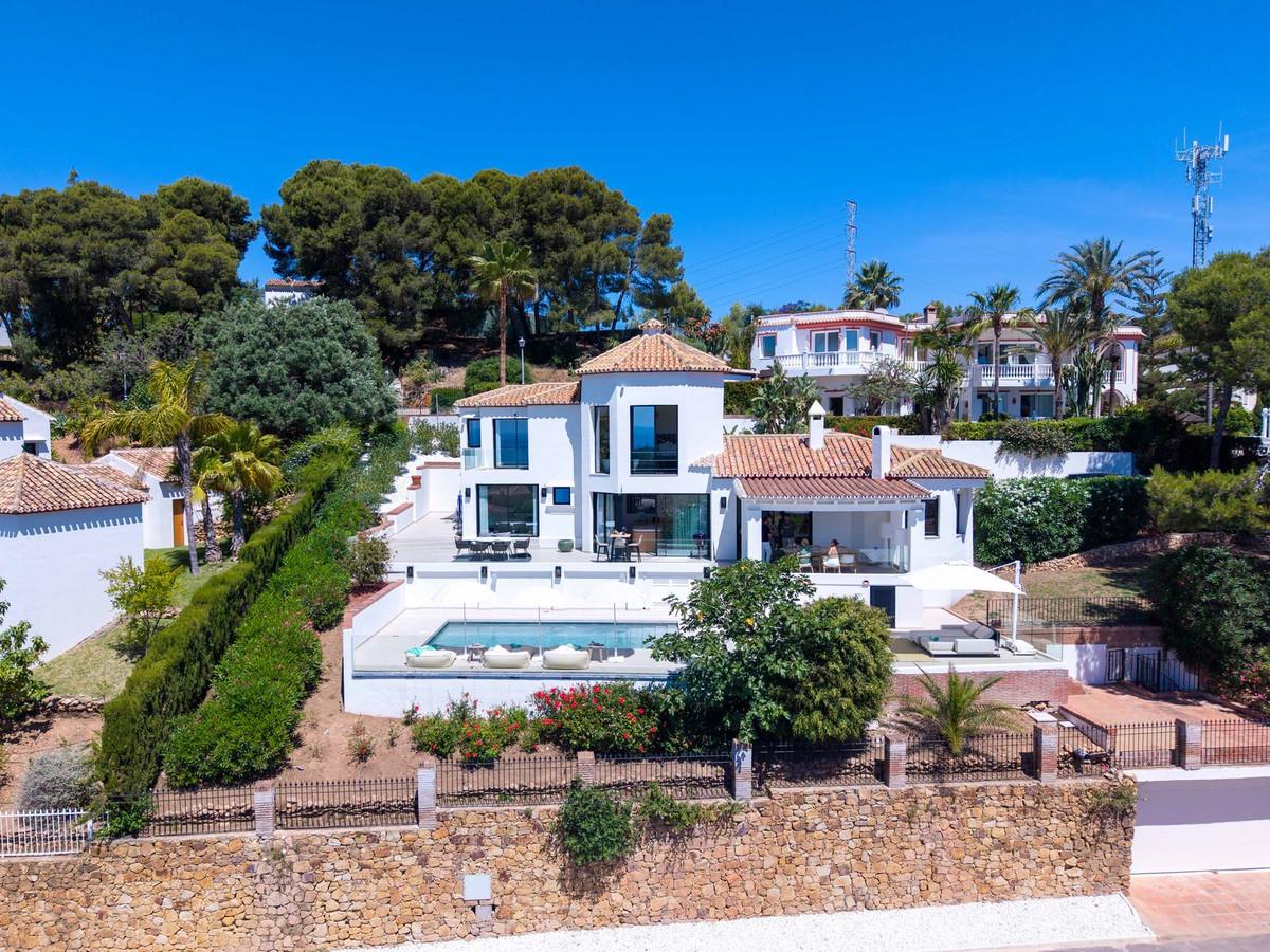 Villa Detached in Hacienda Las Chapas