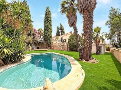 R5438674, Villa Detached in El Atabal