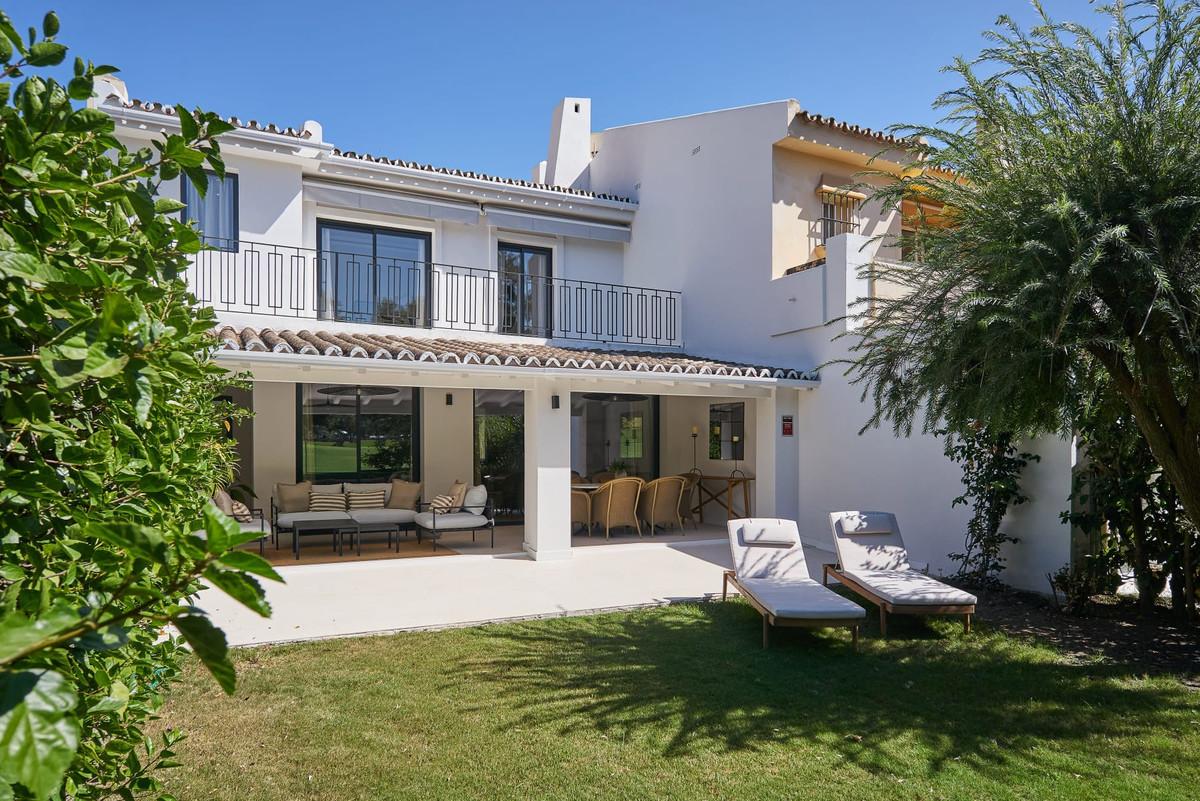 Townhouse Terraced in Nueva Andaluc&iacute;a