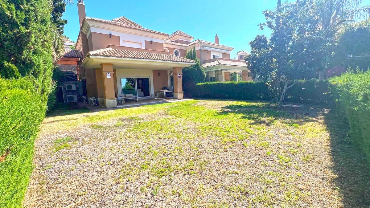 Villa Semi Detached in Marbella