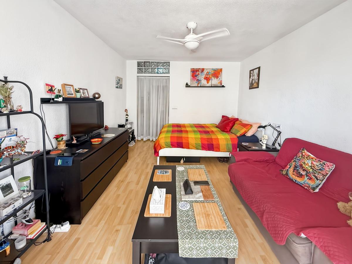 Studio Middle Floor in Torremolinos Centro