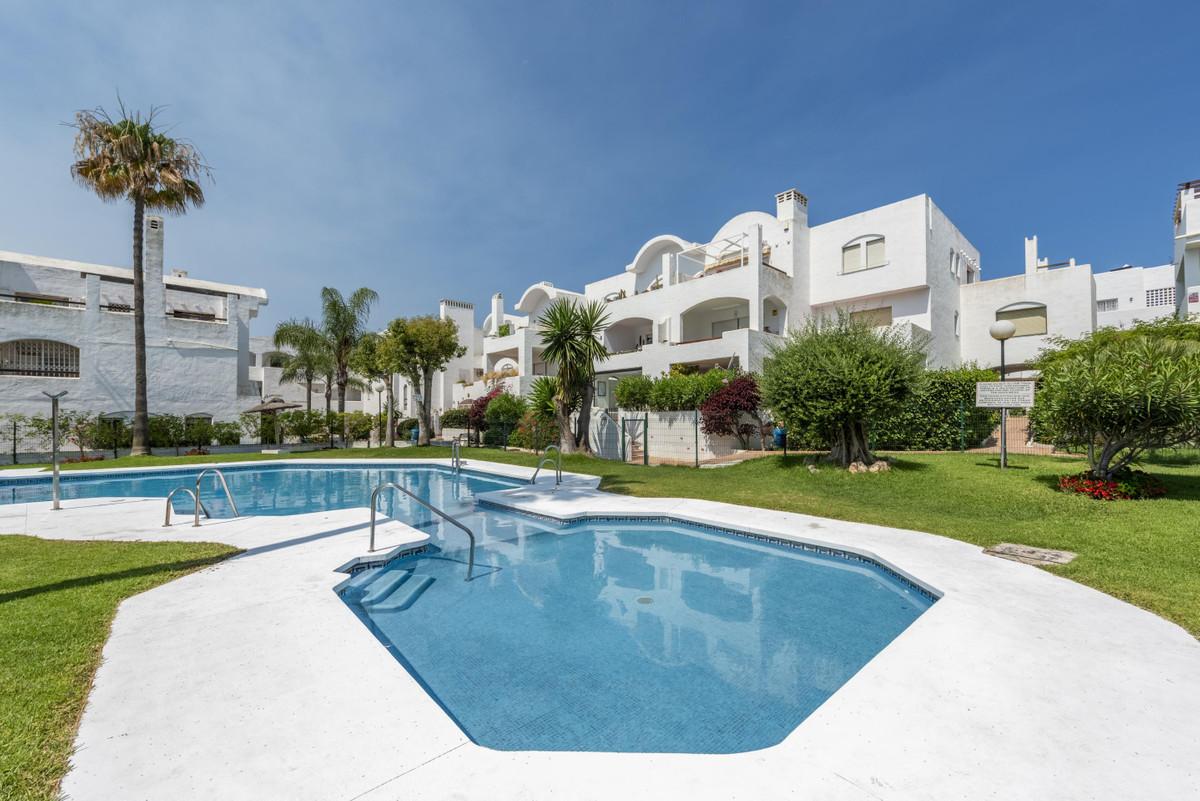 Apartment Middle Floor in Estepona