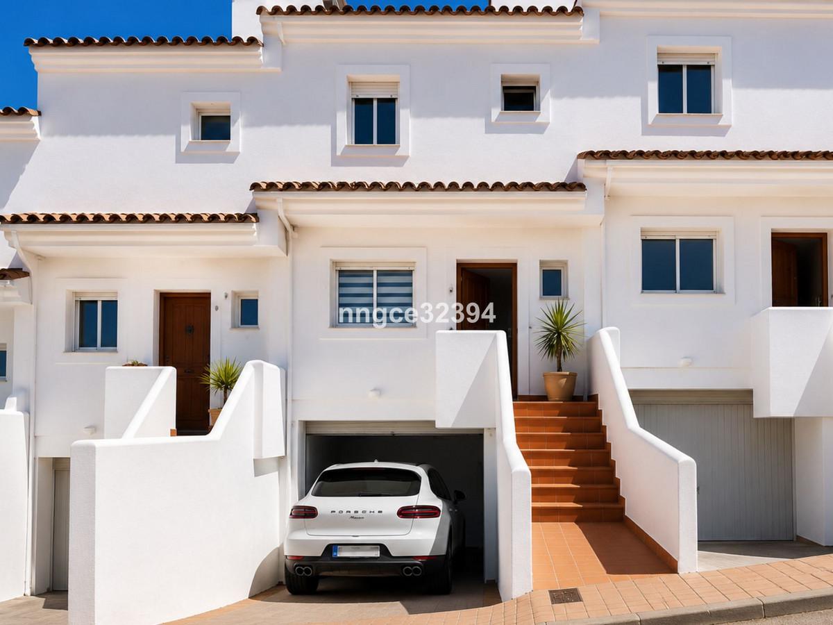 Townhouse Terraced in New Golden Mile