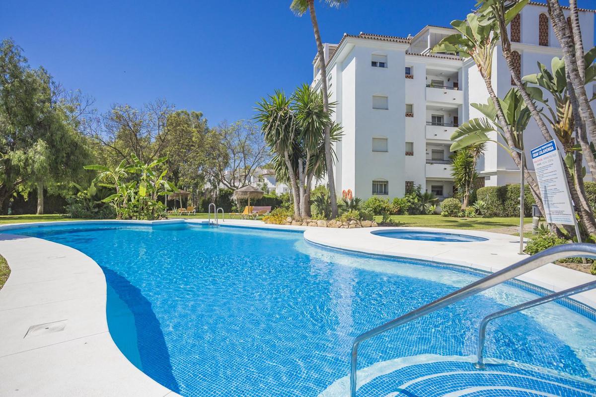 Apartment Middle Floor in Calahonda