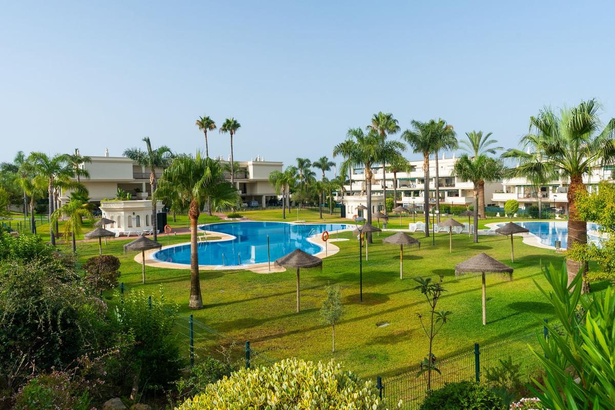 Apartment Middle Floor in Nueva Andaluc&iacute;a