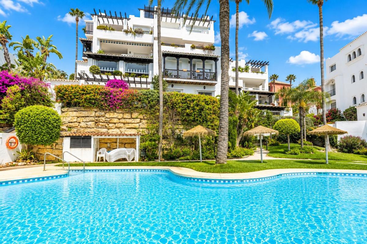 Apartment Middle Floor in Calahonda