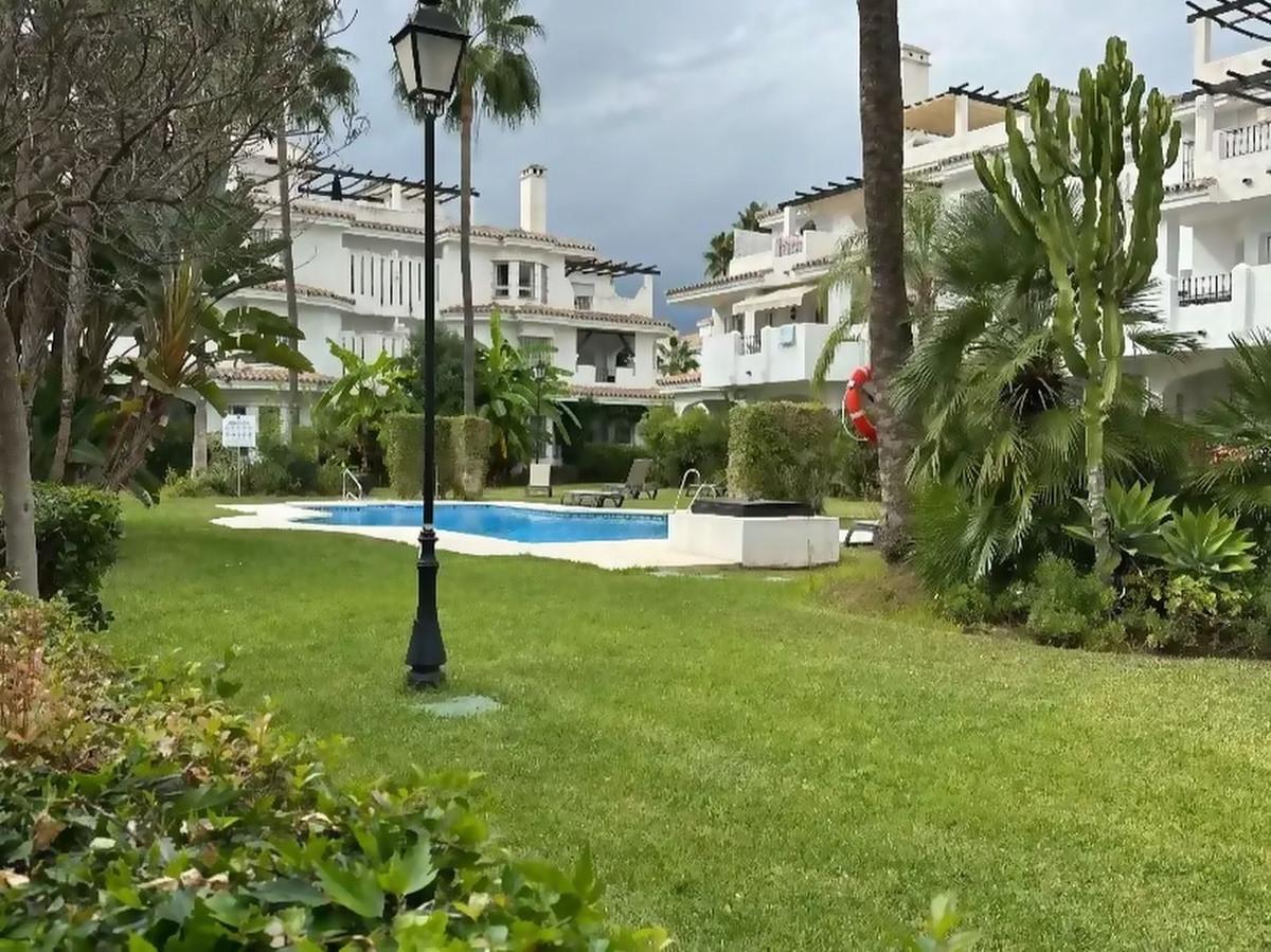 Apartment Middle Floor in Nueva Andaluc&iacute;a
