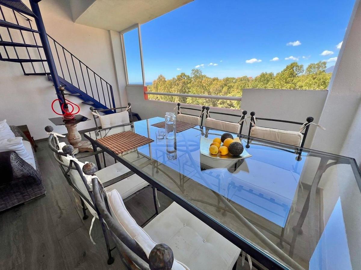 Apartment Penthouse in Estepona