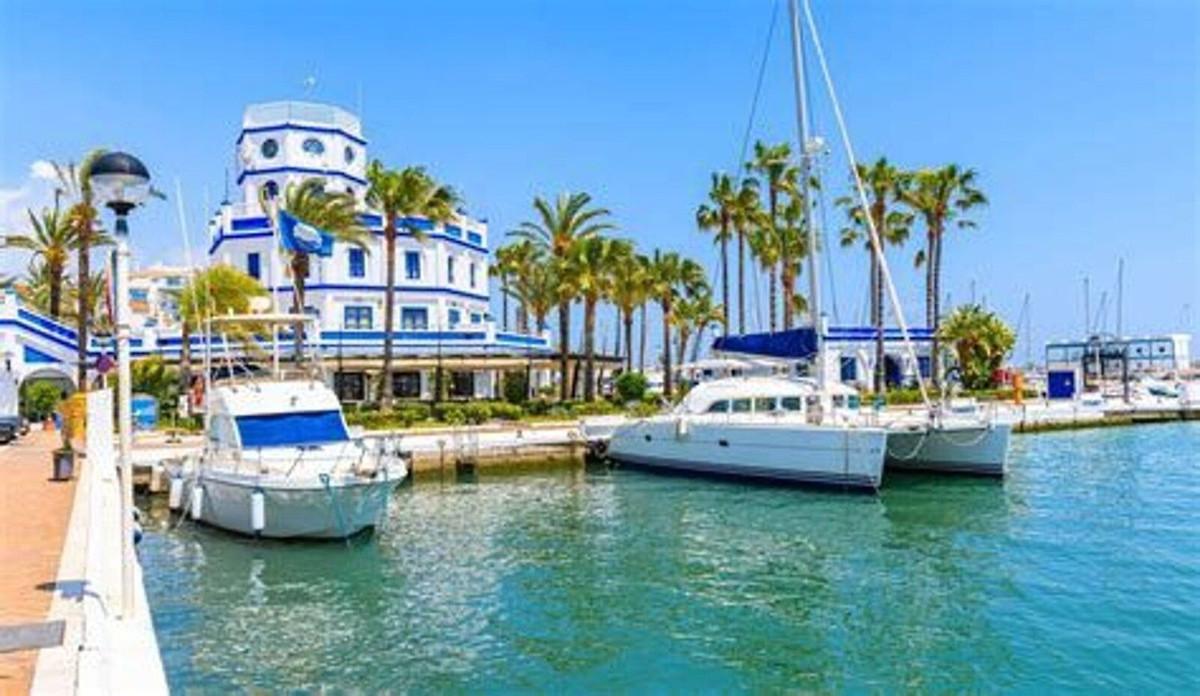Villa Semi Detached in Estepona