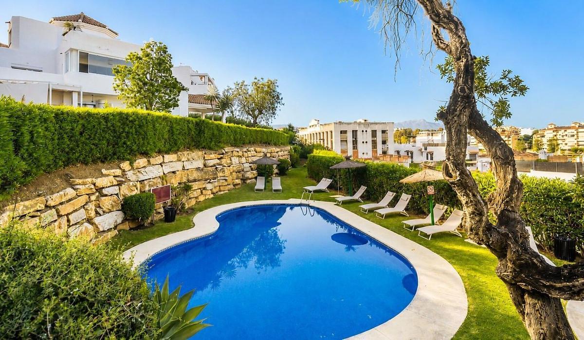 Apartment Middle Floor in Estepona