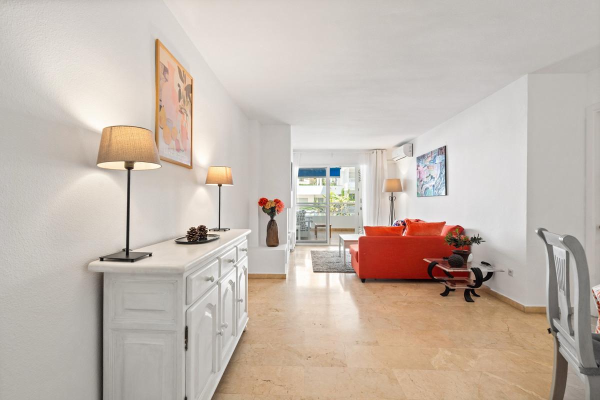 Apartment Middle Floor in Estepona