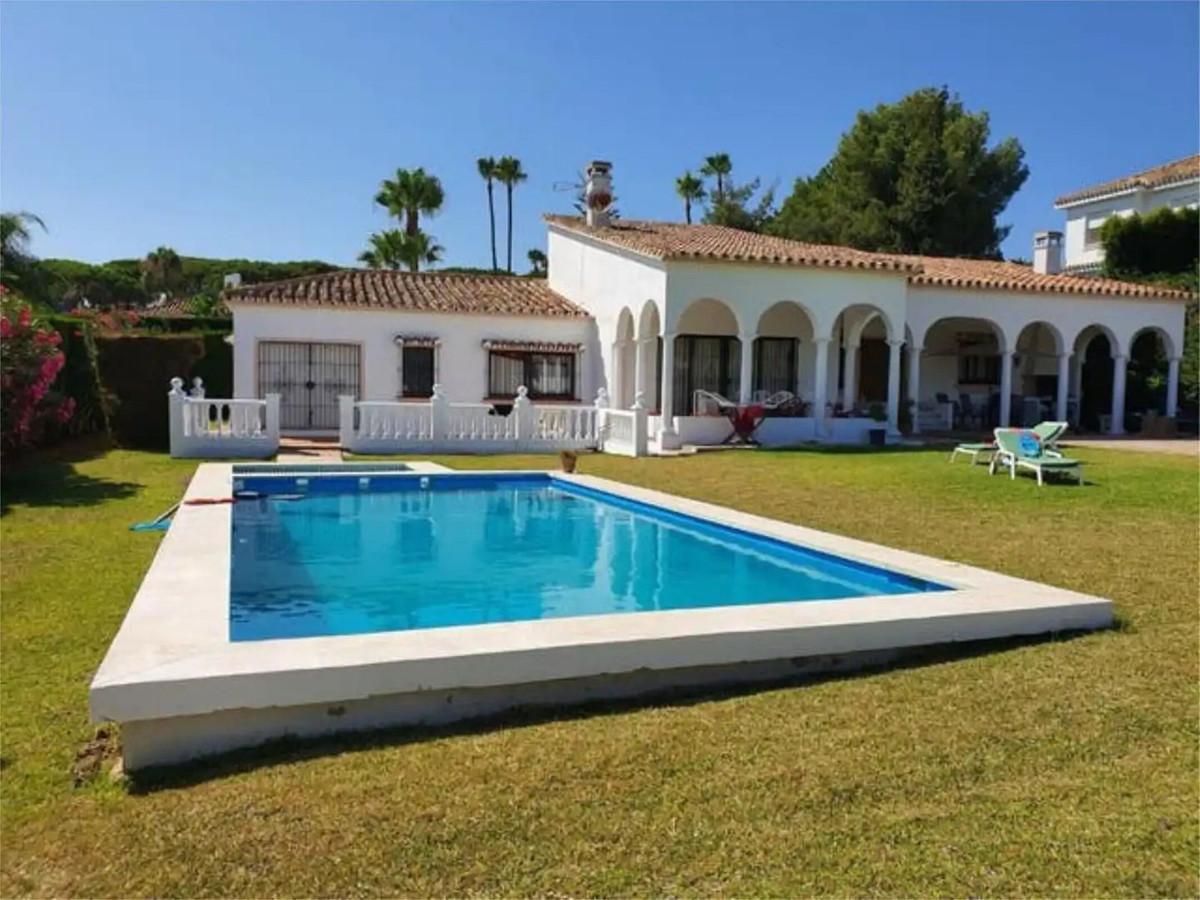 Villa Detached in Hacienda Las Chapas