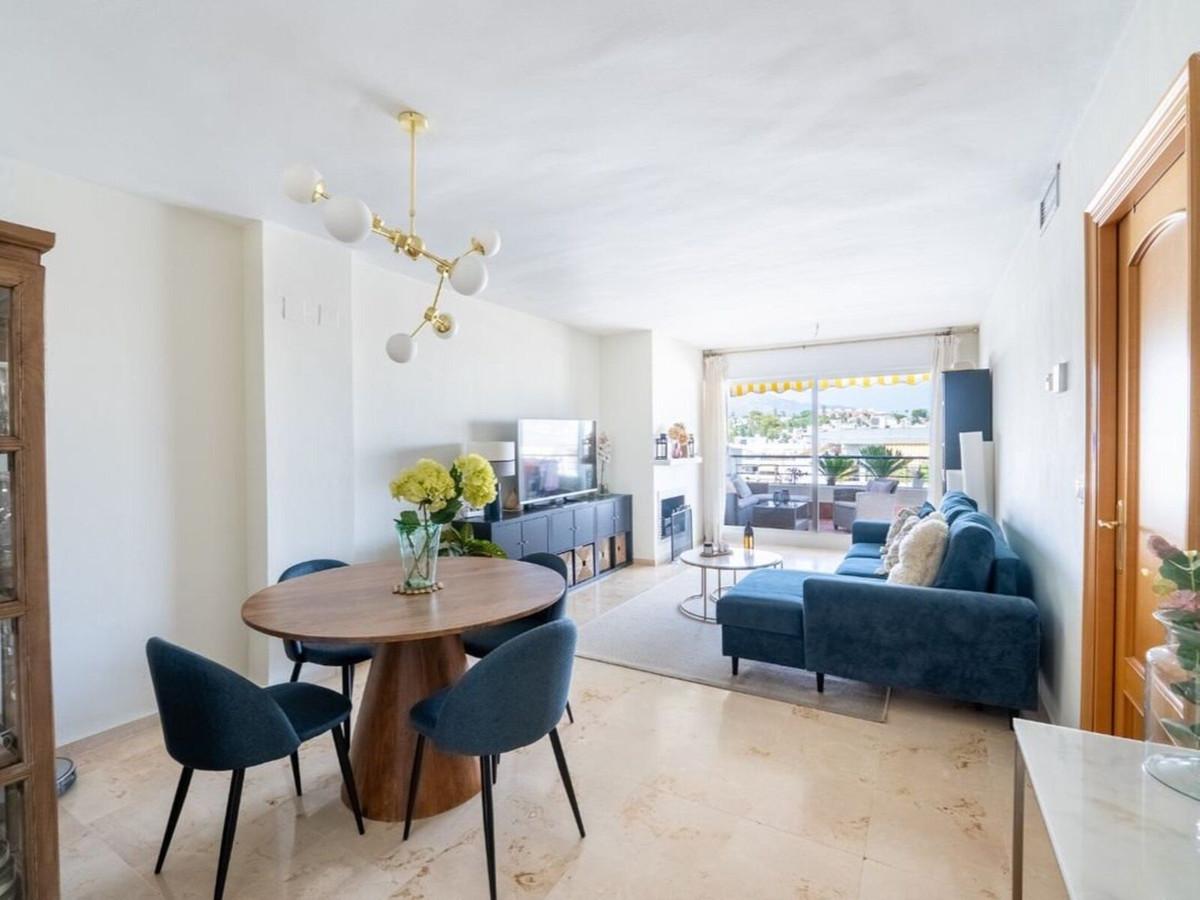 Apartment Penthouse in Guadalmina Alta