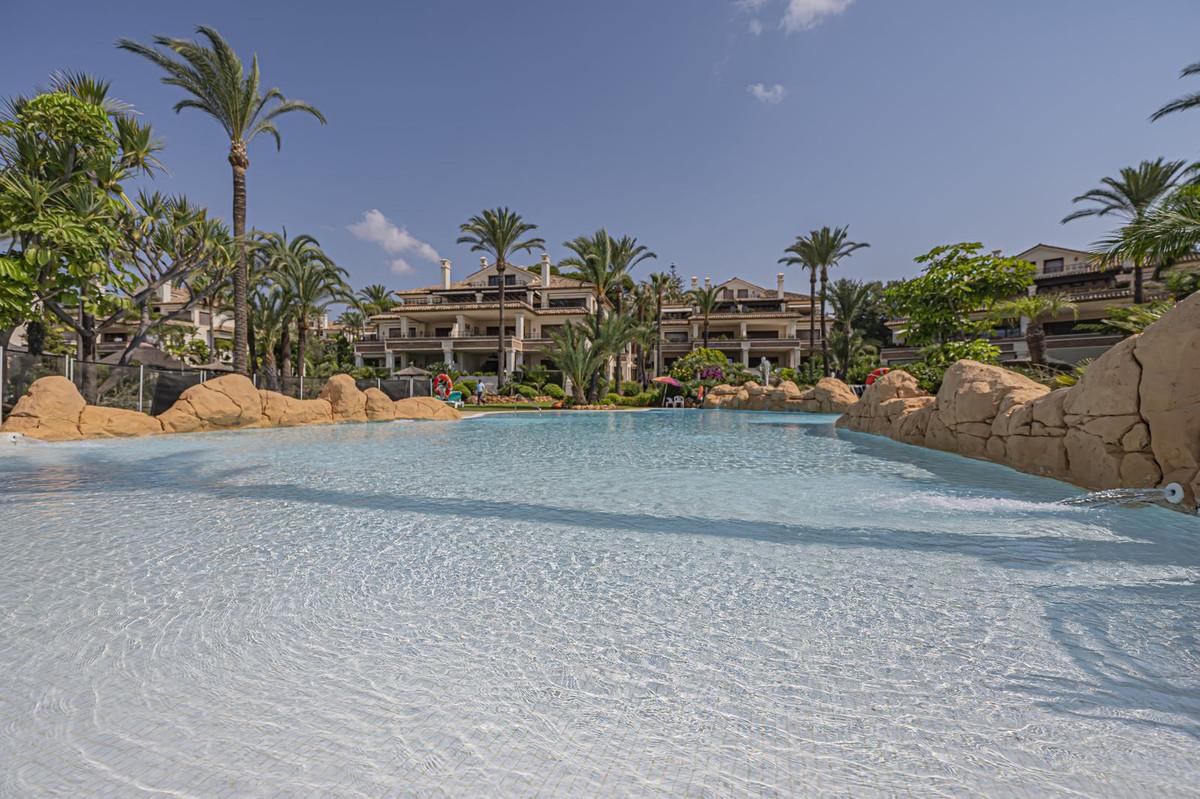 Apartment Middle Floor in Los Monteros
