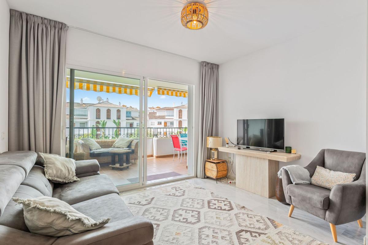 Apartment Middle Floor in Calahonda