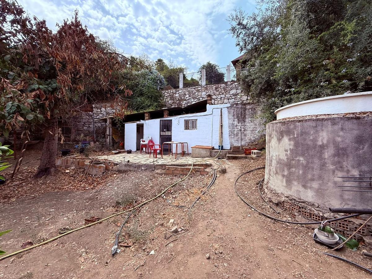 Plot Land in Co&iacute;n