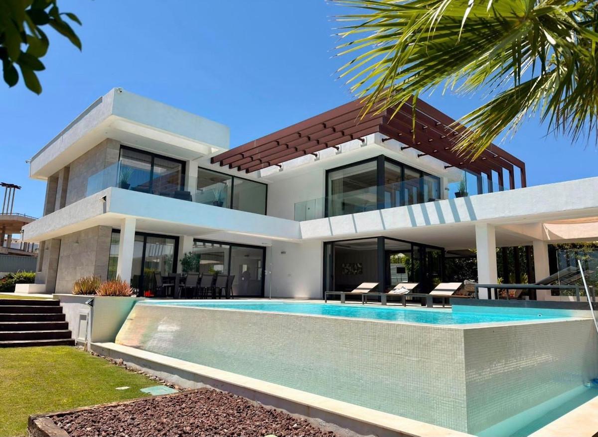 Villa Detached in New Golden Mile