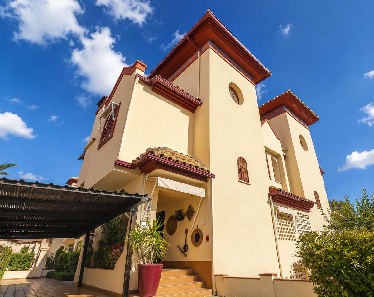 Townhouse Terraced in Torrequebrada