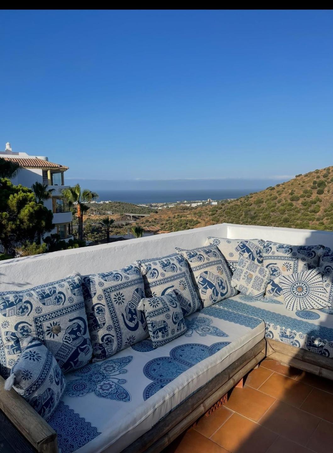 Apartment Penthouse in Calahonda