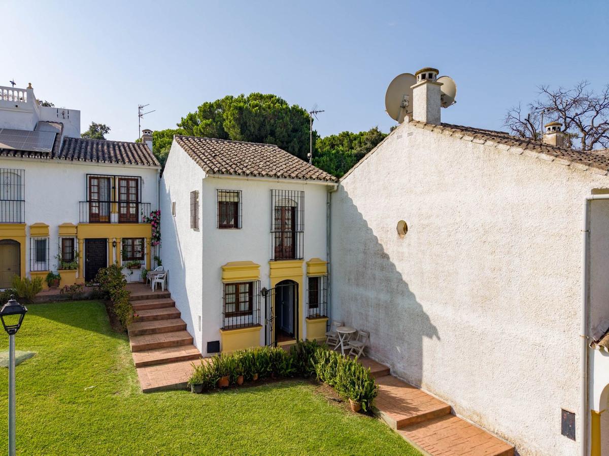 Townhouse Terraced in Elviria