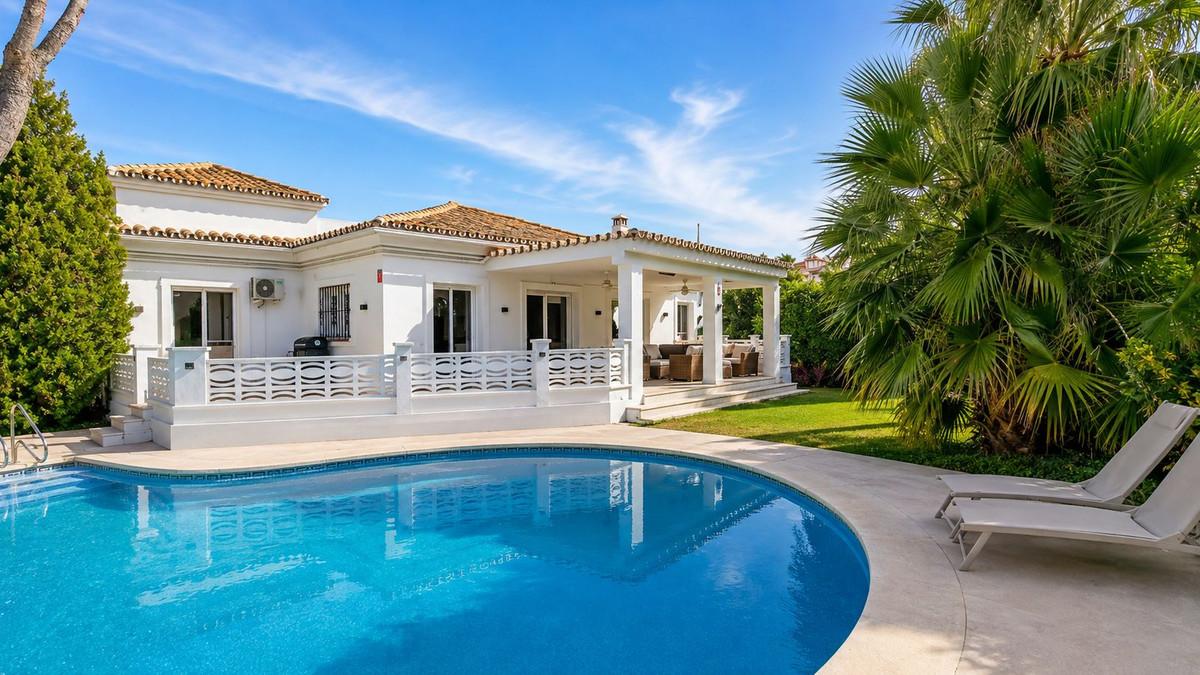 Villa Detached in Las Chapas