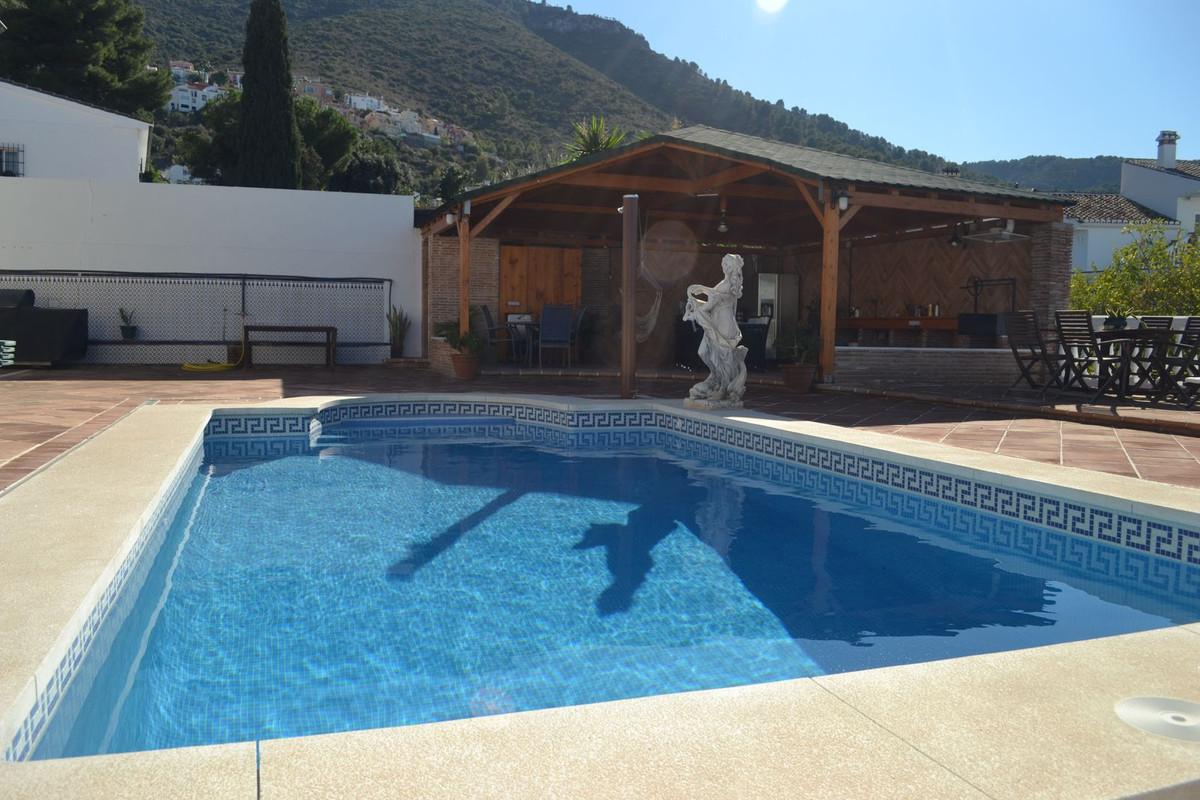 Commercial Bed and Breakfast in Alhaur&iacute;n de la Torre