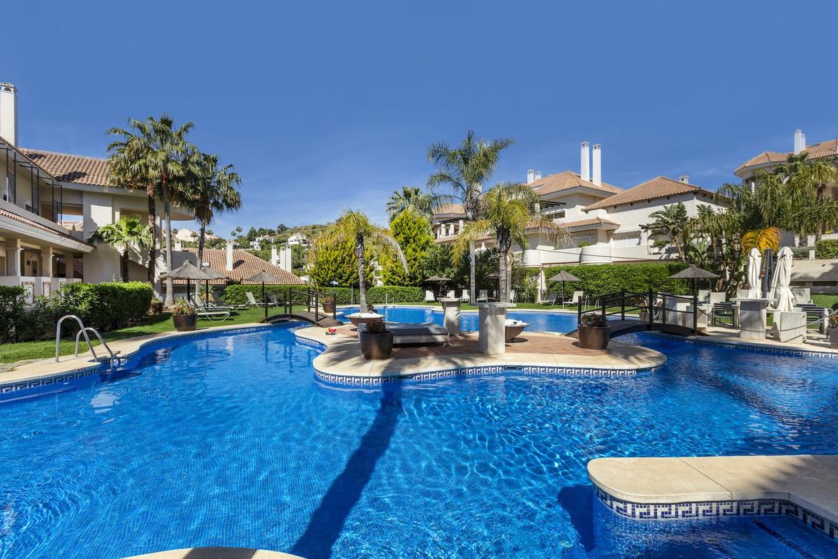 Apartment Middle Floor in Nueva Andaluc&iacute;a