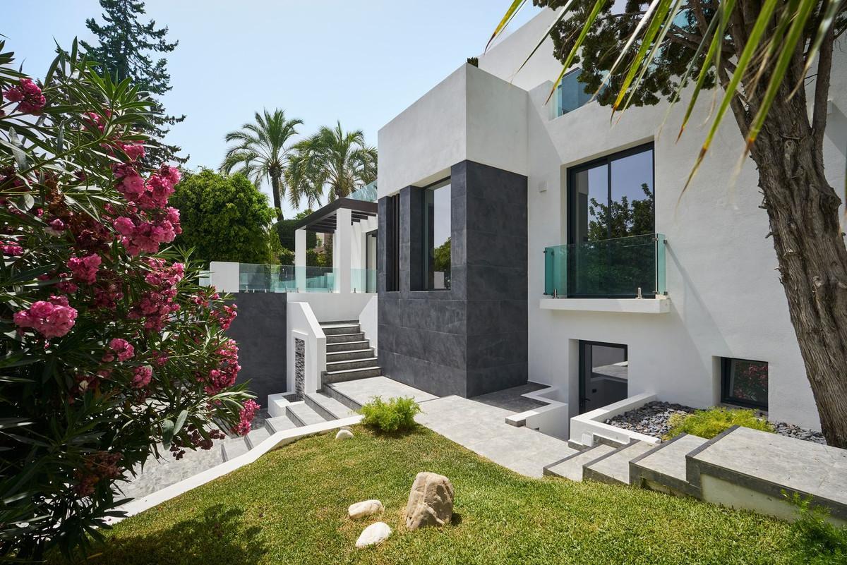 Villa Detached in Sierra Blanca