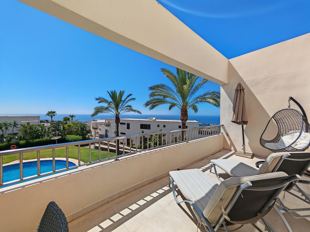 Apartment Middle Floor in Altos de los Monteros