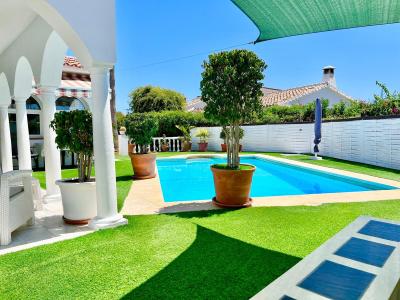 R5455984, Villa Detached in El Faro
