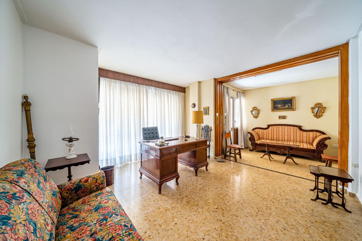 Apartment Middle Floor in M&aacute;laga Centro