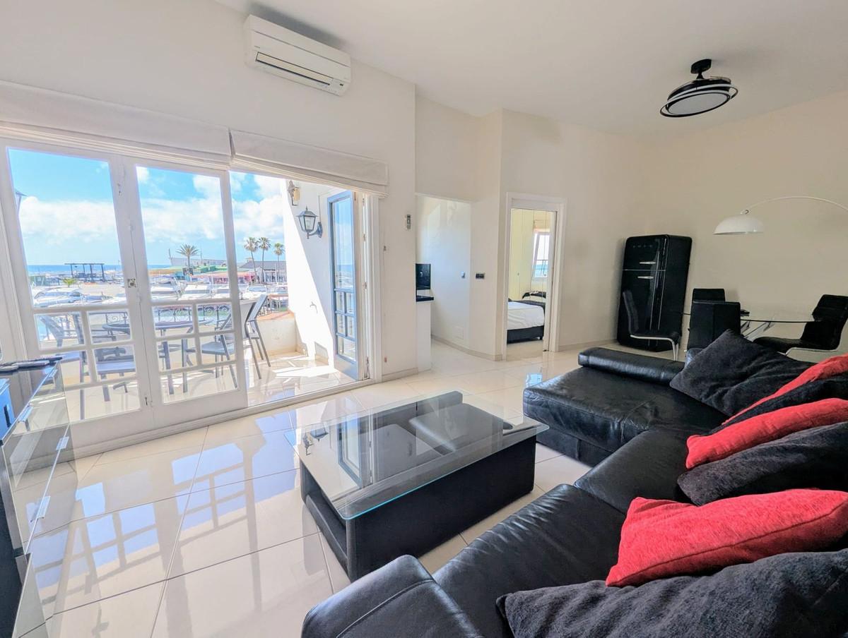 Apartment Penthouse in Puerto de Cabopino