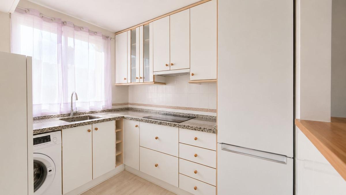 Apartment Middle Floor in Calahonda