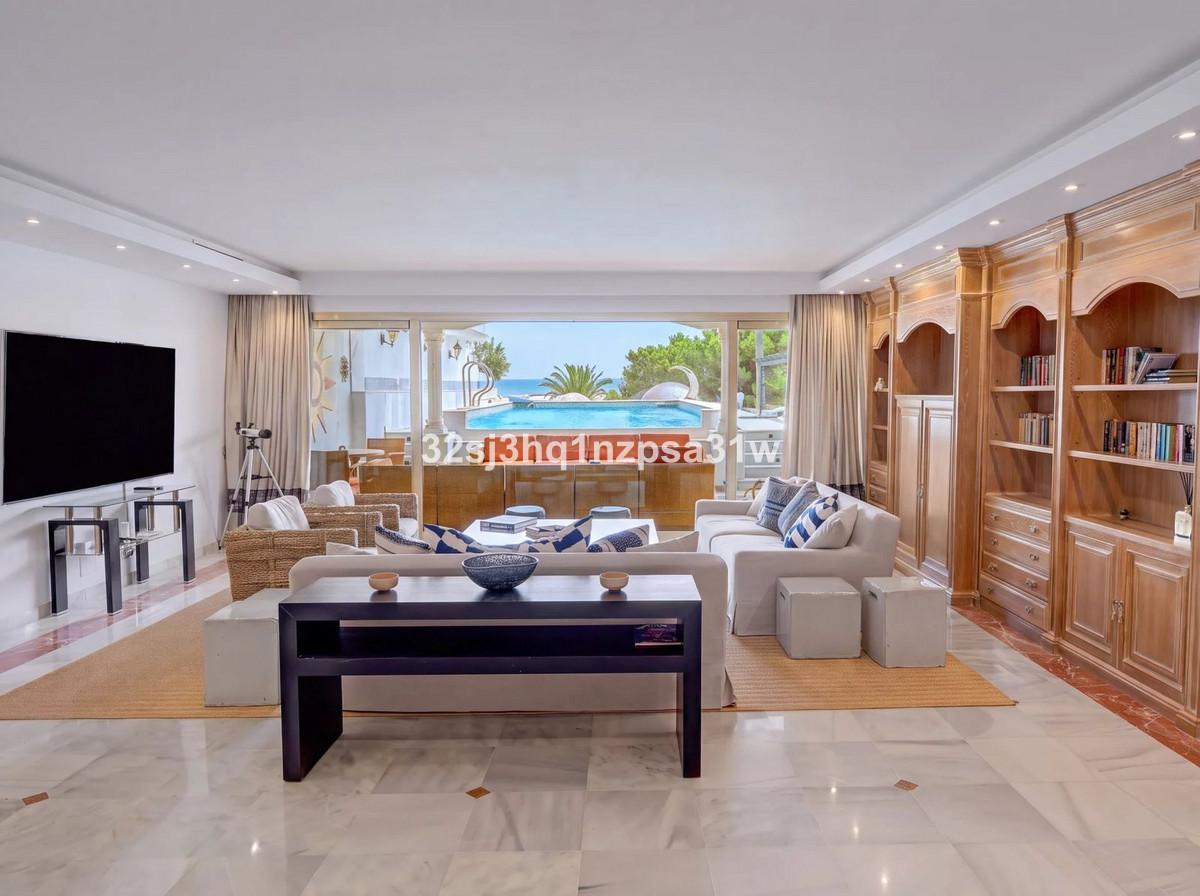 Apartment Middle Floor in Puerto Ban&uacute;s