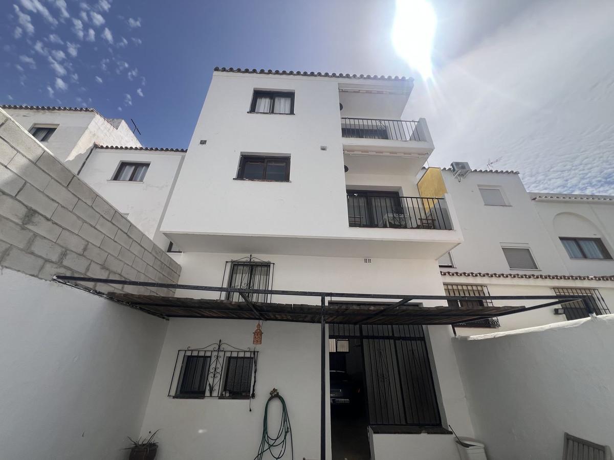 Villa Semi Detached in Estepona